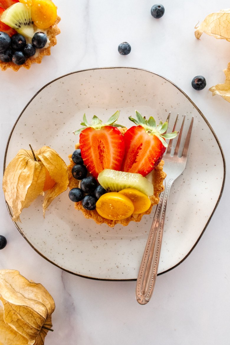 FRUIT tartlets WITH PASTRY CREAM