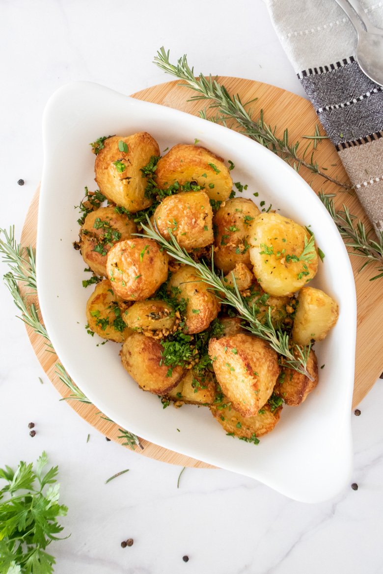 crispy herbs and garlic roasted potatoes